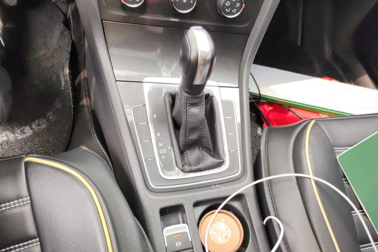 Used Volkswagen Golf 2018 1.6L Automatic Comfort Model Gear Lever