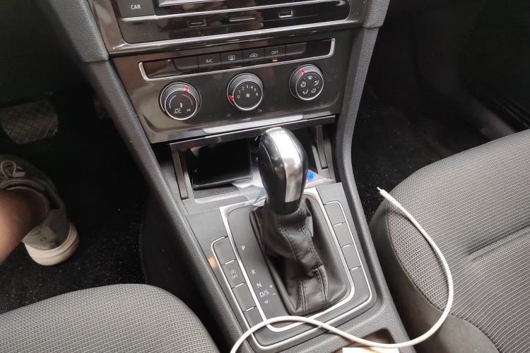 Used Volkswagen Golf 2018 230TSI Automatic Comfort Model Gear Lever
