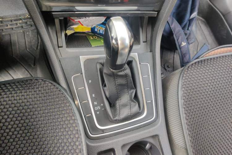 Used Volkswagen Golf 2018 1.6L Automatic Comfort Model Gear Lever