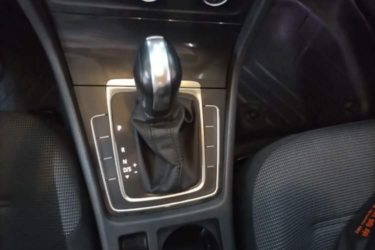 Used Volkswagen Golf 2018 1.6L Automatic Comfort Model Gear Lever
