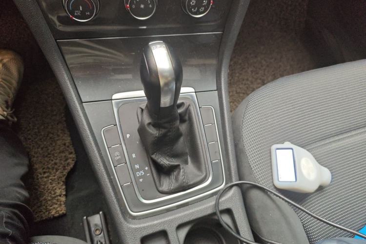 Used Volkswagen Golf 2018 230TSI Automatic Luxury Version Gear Lever