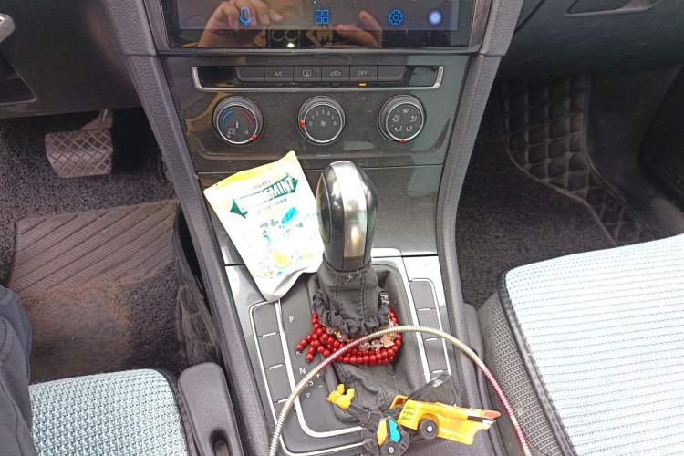 Used Volkswagen Golf 2018 1.6L Automatic Comfort Model Gear Lever