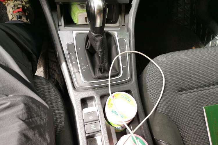 Used Volkswagen Golf 2018 230TSI Automatic Comfort Model Gear Lever