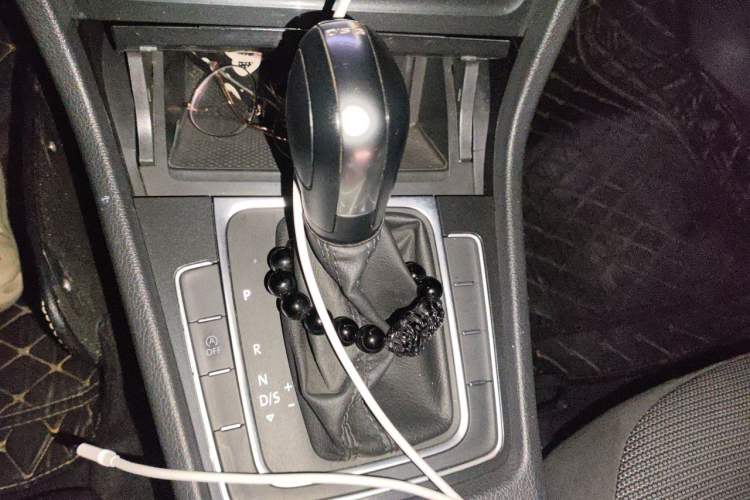 Used Volkswagen Golf 2018 230TSI Automatic Comfort Model Gear Lever