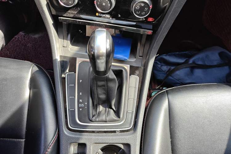 Used Volkswagen Golf 2018 1.6L Automatic Fashion Model Gear Lever
