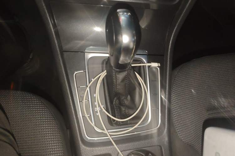 Used Volkswagen Golf 2018 230TSI Automatic Comfort Model Gear Lever