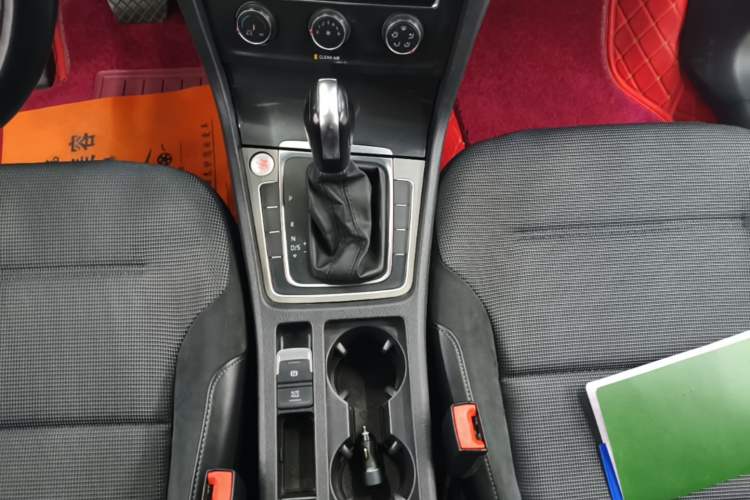 Used Volkswagen Golf 2018 1.6L Automatic Comfort Model Gear Lever