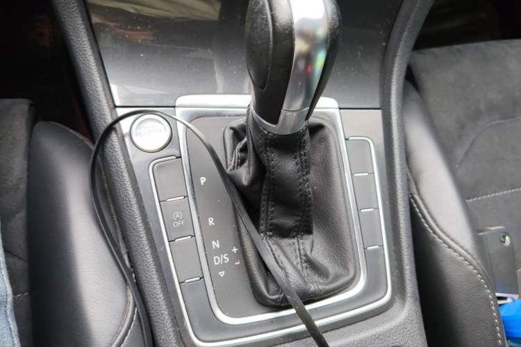 Used Volkswagen Golf 2018 230TSI Automatic Luxury Version Gear Lever