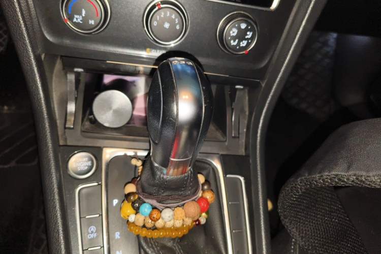 Used Volkswagen Golf 2018 230TSI Automatic Luxury Version Gear Lever