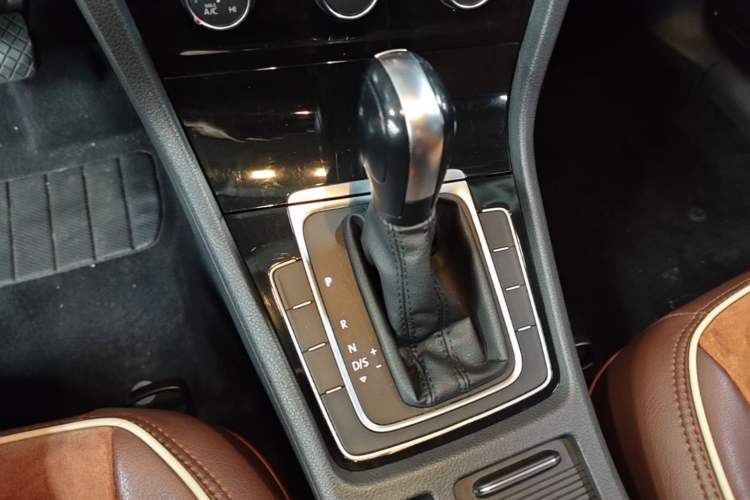 Used Volkswagen Golf 2018 1.6L Automatic Fashion Model Gear Lever