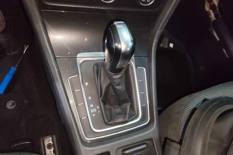 Used Volkswagen Golf 2018 1.6L Automatic Comfort Model Gear Lever
