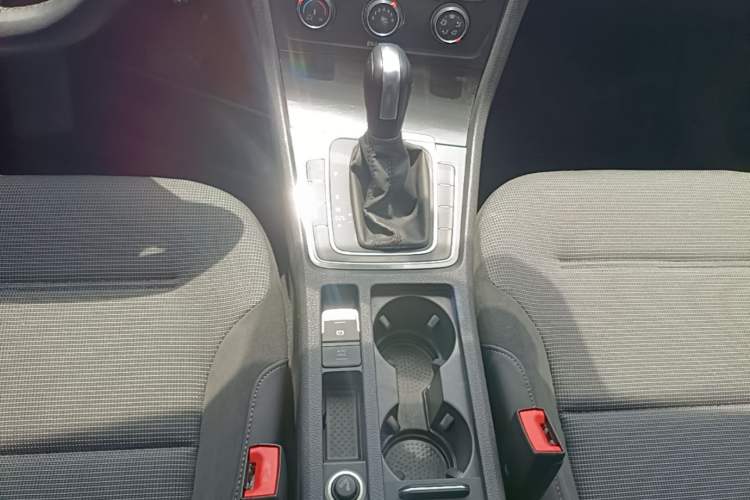 Used Volkswagen Golf 2018 1.6L Automatic Comfort Model Gear Lever