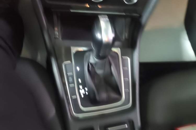 Used Volkswagen Golf 2018 230TSI Automatic Comfort Model Gear Lever