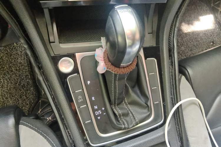 Used Volkswagen Golf 2018 280TSI Automatic R-Line Model Gear Lever