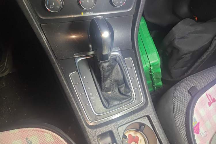 Used Volkswagen Golf 2018 1.6L Automatic Comfort Model Gear Lever