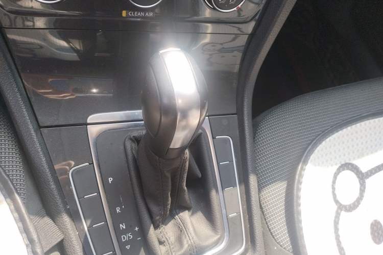 Used Volkswagen Golf 2018 1.6L Automatic Comfort Model Gear Lever