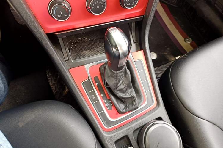 Used Volkswagen Golf 2018 230TSI Automatic Comfort Model Gear Lever
