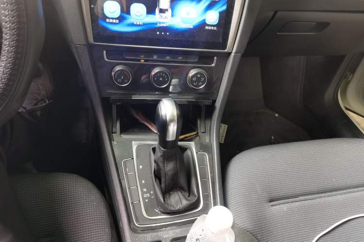 Used Volkswagen Golf 2018 1.6L Automatic Comfort Model Gear Lever