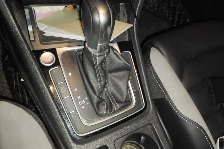 Used Volkswagen Golf 2018 280TSI Automatic R-Line Model Gear Lever