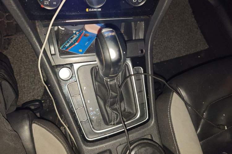 Used Volkswagen Golf 2018 280TSI Automatic R-Line Model Gear Lever