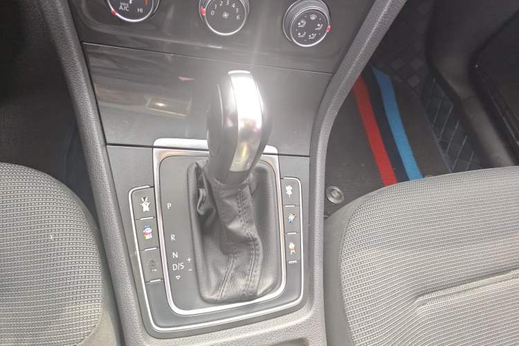 Used Volkswagen Golf 2018 1.6L Automatic Comfort Model Gear Lever