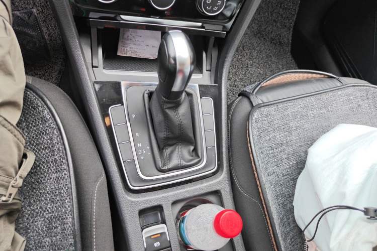 Used Volkswagen Golf 2018 1.6L Automatic Fashion Model Gear Lever