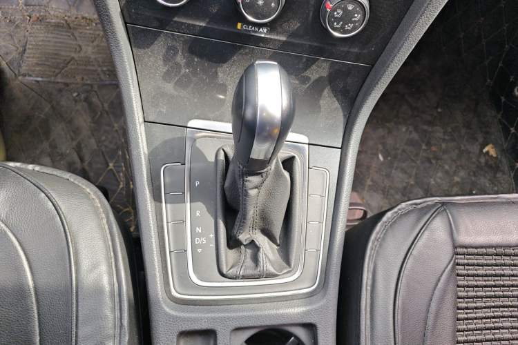 Used Volkswagen Golf 2018 1.6L Automatic Comfort Model Gear Lever