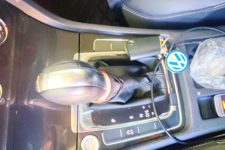 Used Volkswagen Golf 2018 230TSI Automatic Luxury Version Gear Lever