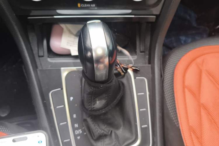 Used Volkswagen Golf 2018 1.6L Automatic Comfort Model Gear Lever
