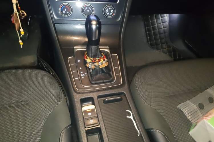 Used Volkswagen Golf 2018 1.6L Automatic Comfort Model Gear Lever