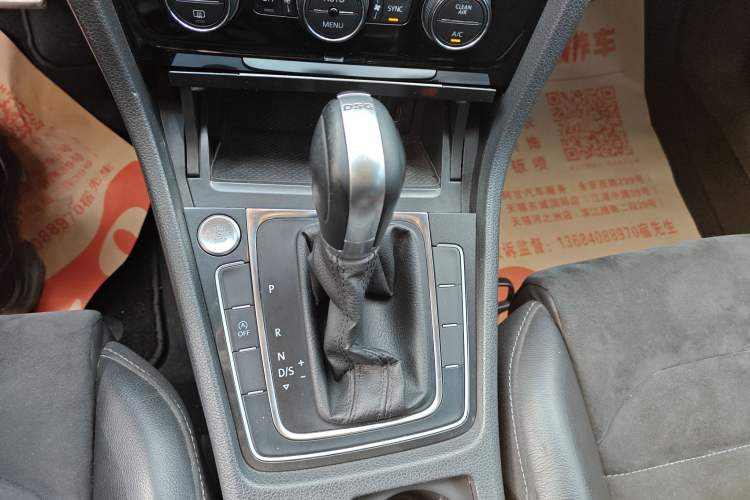 Used Volkswagen Golf 2018 230TSI Automatic Luxury Version Gear Lever