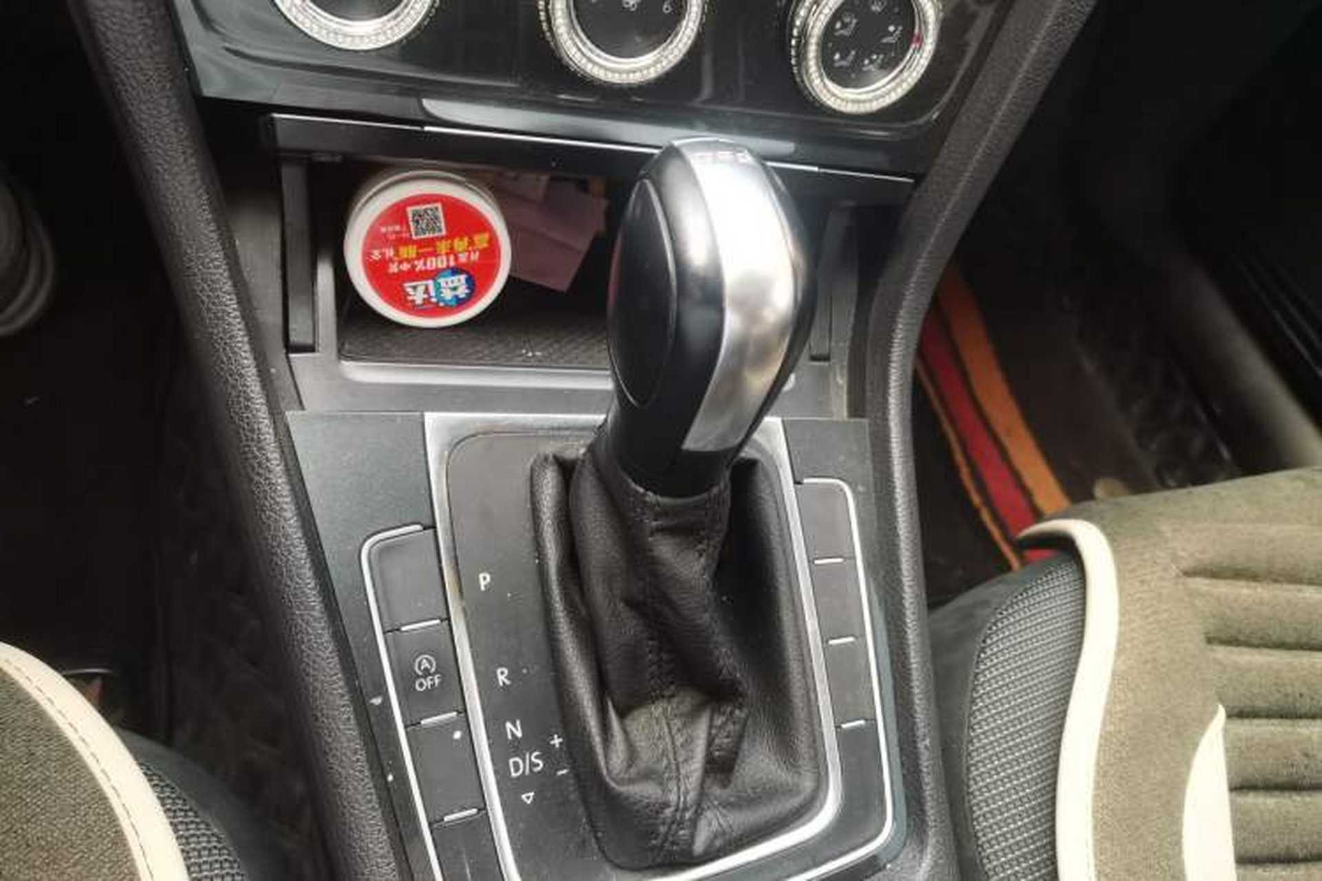Used Volkswagen Golf 2018 230TSI Automatic Comfort Model Gear Lever