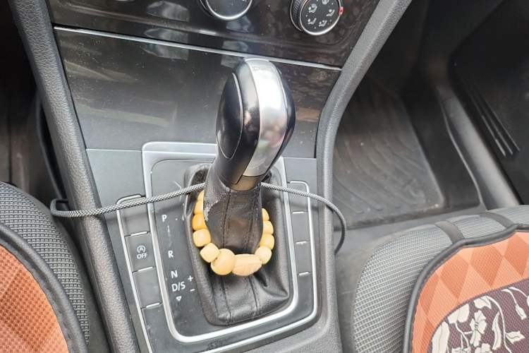 Used Volkswagen Golf 2018 230TSI Automatic Comfort Model Gear Lever