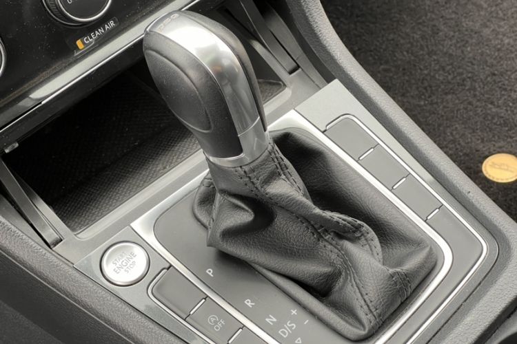 Used Volkswagen Golf 2018 230TSI Automatic Luxury Version Gear Lever
