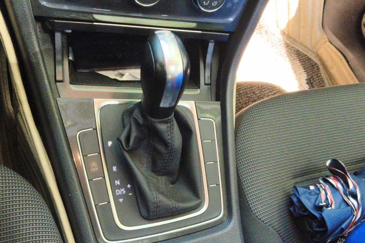Used Volkswagen Golf 2018 230TSI Automatic Comfort Model Gear Lever