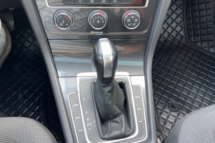 Used Volkswagen Golf 2018 1.6L Automatic Comfort Model Gear Lever
