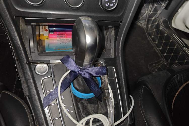 Used Volkswagen Golf 2018 230TSI Automatic Luxury Version Gear Lever
