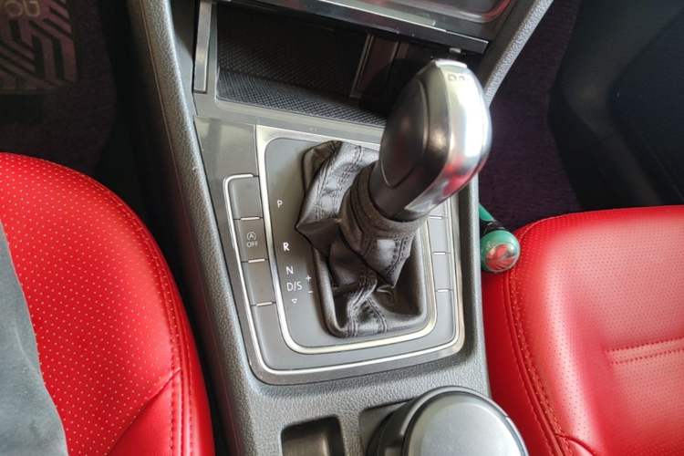 Used Volkswagen Golf 2018 230TSI Automatic Comfort Model Gear Lever