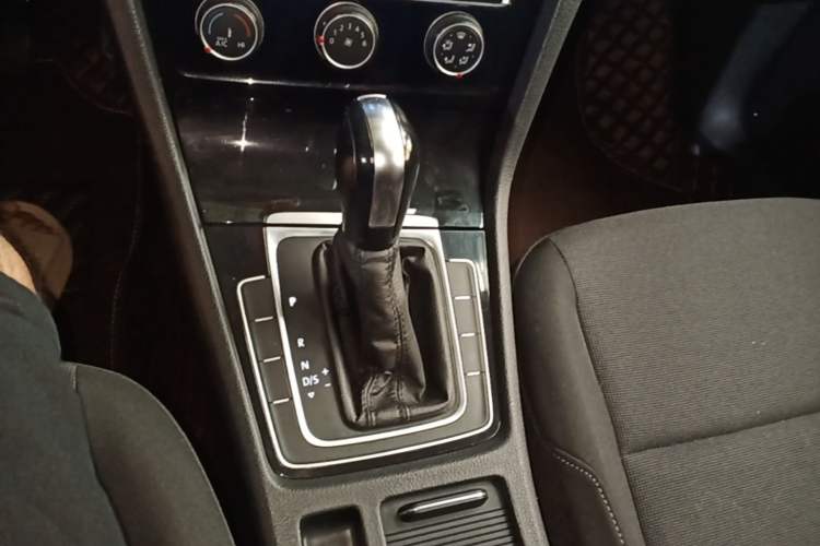 Used Volkswagen Golf 2018 1.6L Automatic Fashion Model Gear Lever