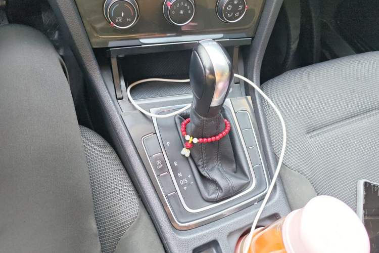 Used Volkswagen Golf 2018 230TSI Automatic Comfort Model Gear Lever