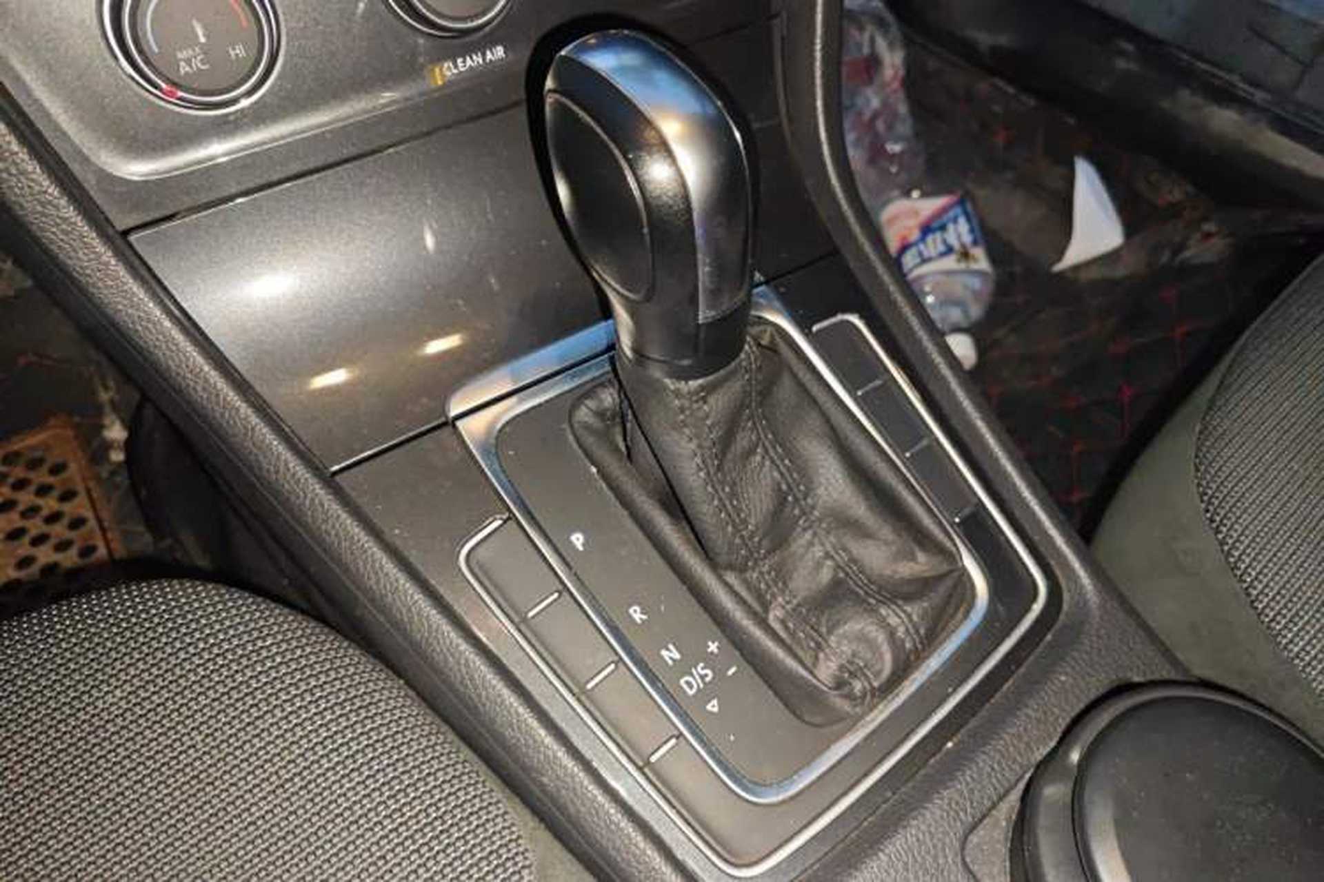 Used Volkswagen Golf 2018 1.6L Automatic Comfort Model Gear Lever