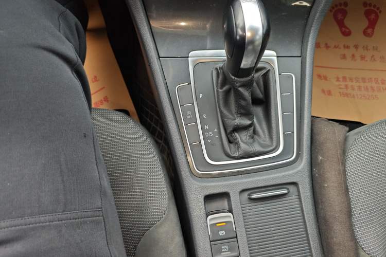 Used Volkswagen Golf 2018 230TSI Automatic Comfort Model Gear Lever