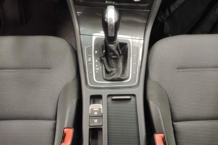 Used Volkswagen Golf 2018 230TSI Automatic Comfort Model Gear Lever
