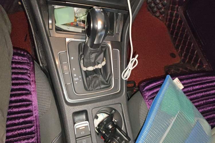 Used Volkswagen Golf 2018 230TSI Automatic Comfort Model Gear Lever