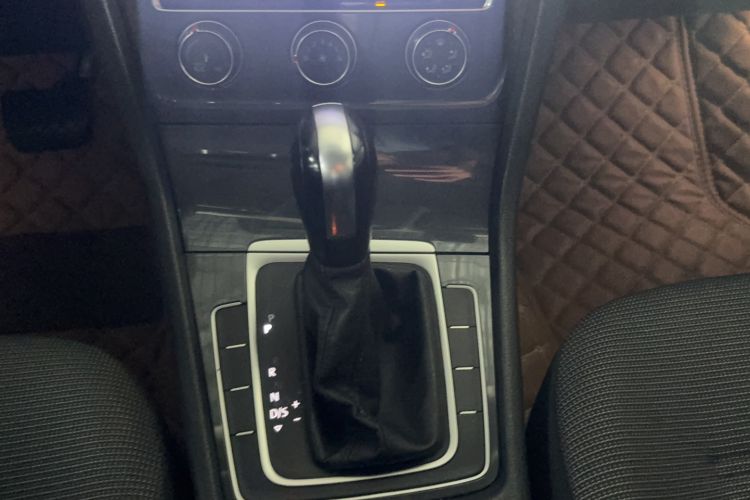 Used Volkswagen Golf 2018 1.6L Automatic Comfort Model Gear Lever