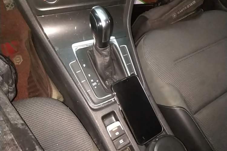 Used Volkswagen Golf 2018 1.6L Automatic Comfort Model Gear Lever
