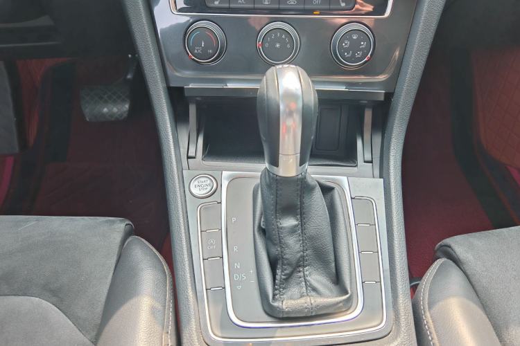 Used Volkswagen Golf 2018 230TSI Automatic Luxury Version Gear Lever