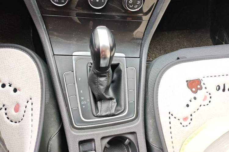 Used Volkswagen Golf 2018 1.6L Automatic Comfort Model Gear Lever