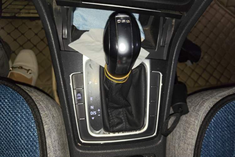 Used Volkswagen Golf 2018 230TSI Automatic Comfort Model Gear Lever