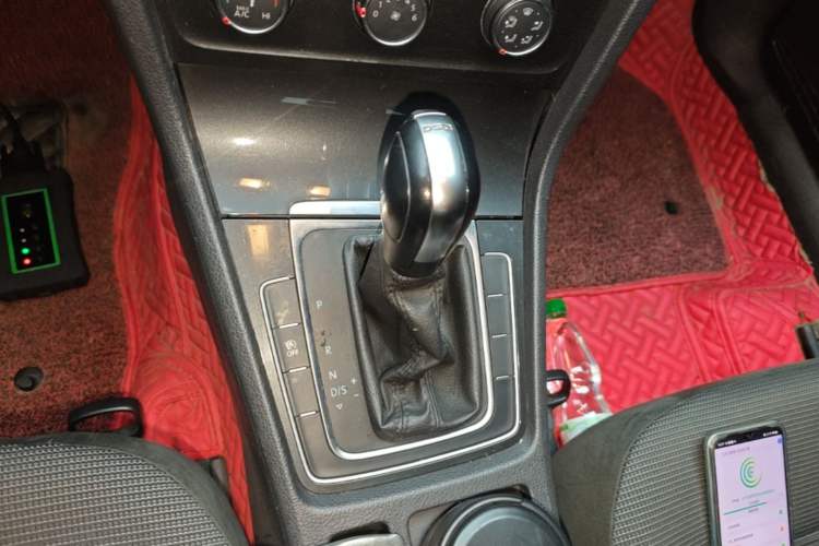 Used Volkswagen Golf 2018 230TSI Automatic Comfort Model Gear Lever